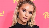 Lucie Donlan tampil sangat seksi di acara di London, Inggris pada Selasa (12/11) waktu setempat. Jeff Spicer/Getty Images