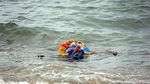 Asyiknya Bermain Air di Pantai Ketam Karimun Besar
