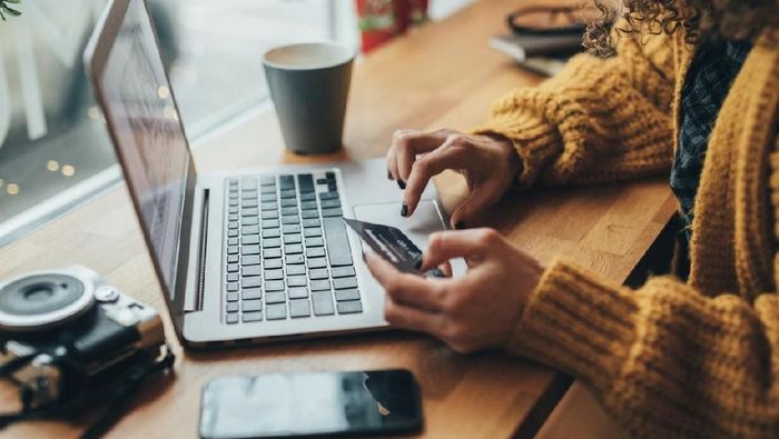 Lebih Baik Pakai Kartu Kredit atau Paylater? (Foto: iStock) Lebih Baik Pakai Kartu Kredit atau Paylater? (Foto: iStock)