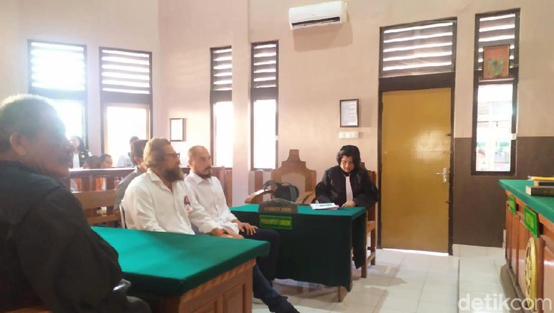 Duo Perampok Money Changer Komplotan Rusia Divonis 7 Tahun Bui Duo Perampok Money Changer Komplotan Rusia Divonis 7 Tahun Bui