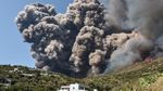 Foto: Cantik tapi Bahaya, Ini Pulau Atraktif dengan Gunung Aktif