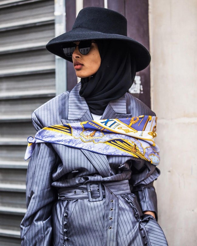  Rawdah kini menjadi bagian dari deretan model berhijab yang mendobrak dunia fashion. Sebelumnya sudah ada model keturunan Somalia-Amerika Serikat Halima Aden, model keturunan Mesir-Pantai Gading Kadija Diawara, dan model Somalia, Ugbad Abdi. Foto: instagram @rawdis