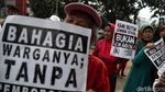 Aksi Tolak Anggaran Lem Aibon di DPRD DKI Jakarta