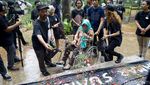 Aksi Tabur Bunga Peringati 21 Tahun Tragedi Semanggi I