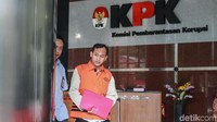 Jaksa Satriawan Sulaksono keluar gedung KPK usai menjalani pemeriksaan kasus yang sama dengan Eka Safitra.