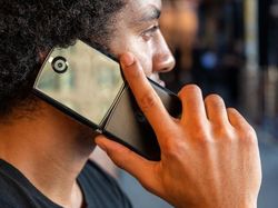 Tampang Motorola Razr Reborn Harga Rp 21 Juta