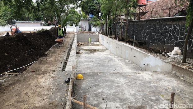 Desain Kolam Renang Rumah Dinas Ridwan Kamil yang Ada untuk Relaksasi