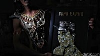 Selain sebagai seniman kerang, Sugiro tetap eksis untuk menciptakan karya-karya baru dan bermitra dengan suku dinas dan kementerian sebagai peserta pameran dan pembekalan wirausaha di bidang edukasi pelatihan pemanfaatan limbah pesisir.