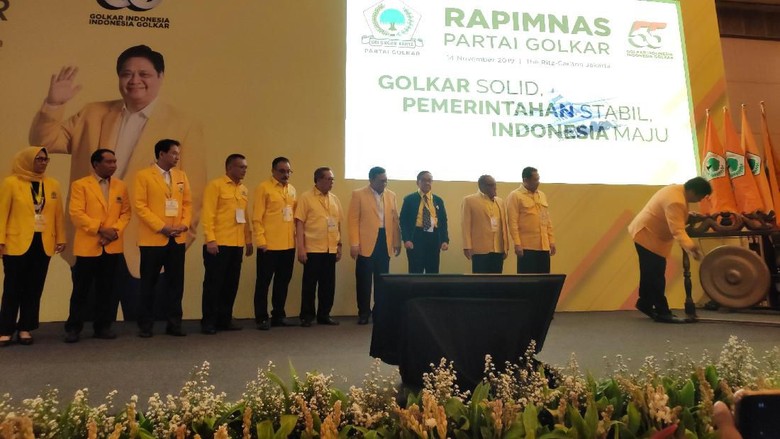 Rapimnas Golkar, Airlangga Singgung Ada Kesepakatan dengan Bamsoet Rapimnas Golkar, Airlangga Singgung Ada Kesepakatan dengan Bamsoet