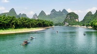 Ada beberapa tempat yang bisa dinikmati di Li Jiang. Sebut saja Reed flute cave, Elephant Trunk Hill, Seven Star Park, Linggu Canal, dan 20 Yuan Note. (iStock)