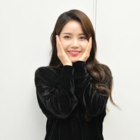 Kalau lagi banyak, aku bisa dapat 1 eok Won dalam sebulan, kata Solar, seperti dikutip dari Koreaboo, yang membuat para pembicara dan host acara syok. Foto: Instagram/@solar.mamamoo