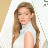 Tak lain dan tak bukan, Gigi Hadid. Foto: Jason Kempin/Getty Images