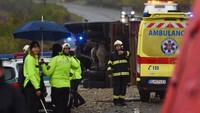 Seperti dilansir AFP dan Associated Press, Kamis (14/11/2019), kecelakaan ini terjadi di area pegunungan Nitranske Hrnciarovce, yang berjarak sekitar 100 kilometer sebelah timur ibu kota Bratislava pada Rabu (13/11) siang, sekitar pukul 13.00 waktu setempat. Lukas Grinaj/TASR via AP Photo.
