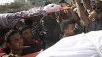 Tangisan Wanita Palestina di Tengah Gempuran Israel
