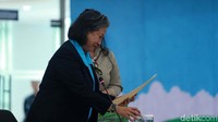 Dalam sesi wawancara ini, Artha Theresia Silalahi setuju dengan hukuman mati. Apalagi bila diterapkan kepada bandar narkoba.