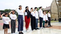 Mereka juga memberikan penghormatan kepada sosok inspiratif yang diangkat menjadi film tersebut. Pool/Ismail/detikFoto.