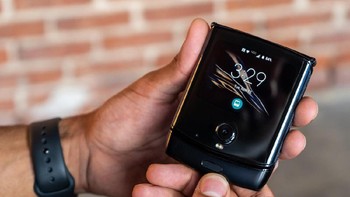 Terdapat kamera di bagian luar. Foto: Digital Trends