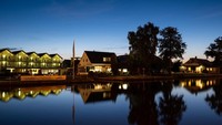 Kalau mau menikmati desa kanal ini, kamu bisa menyewa perahu sendiri, sekitar 20 euro (Rp 320.000) per jam. Ada juga boat yang berkapasitas 4 orang dan sedikit lebih mahal.  (iStock)