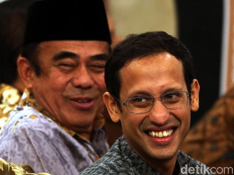 Menteri Pendidikan dan Kebudayaan Nadiem Makarim hadiri acara penyerahan DIPA 2020 dari Jokowi. Penyerahan itu digelar di Istana Negara.