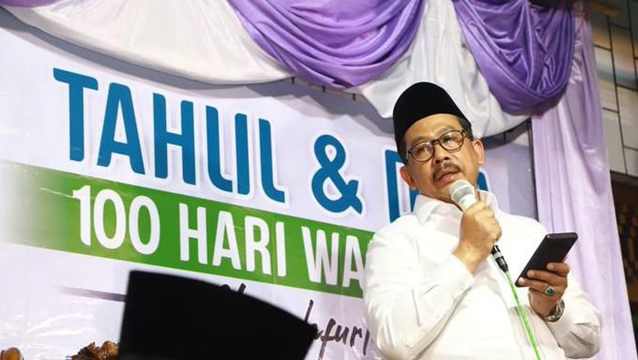 Wamenag Zainut Tauhid saat menghadiri peringatan 100 hari wafatnya Mbah Moen.