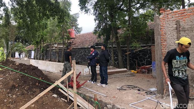 Desain Kolam Renang Rumah Dinas Ridwan Kamil yang Ada untuk Relaksasi