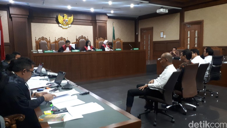 Jadi Saksi Suap Antar-BUMN, Eks Dirut Inti Ungkap Arahan Rini untuk Sinergi Jadi Saksi Suap Antar-BUMN, Eks Dirut Inti Ungkap Arahan Rini untuk Sinergi