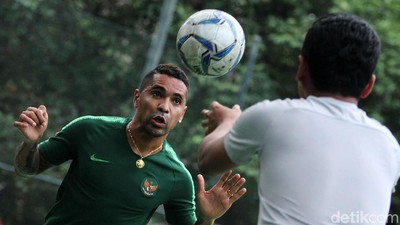 Timnas Indonesia U-23 Gelar Recovery di Lapangan Tenis