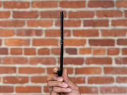 Tampang Motorola Razr Reborn Harga Rp 21 Juta