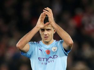 Guardiola Bawa Rodri Melesat