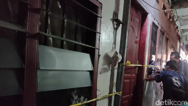 Geledah Rumah di Belawan, Polisi Bawa Barang Bukti 1 Boks