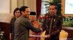 Semringahnya Mendikbud Nadiem Saat Terima DIPA 2020 dari Jokowi