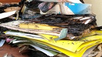 Kasat Reskrim Polres Klaten AKP Dicky Hermansyah mengatakan, dari lokasi kebakaran kantor Korpri, diamankan empat barang bukti. Ada botol bekas air mineral, kayu sisa meja yang terbakar, ban motor bekas, dan kertas-kertas.