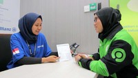Asuransi perjalanan sebelumnya mencakup penggantian biaya pengobatan, risiko cacat permanen hingga risiko kematian karena kecelakaan. Melalui perluasan kerja sama, manfaat bagi penumpang GoRide kemudian bertambah meliputi perlindungan risiko kerusakan atau kehilangan barang karena tindak kriminal.