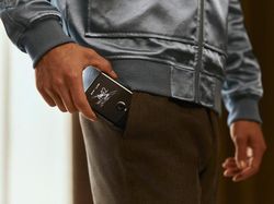 Tampang Motorola Razr Reborn Harga Rp 21 Juta