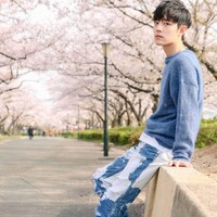 Pintar akting dan menyanyi, Xiao Zhan ternyata juga mahir menggambar. Bersama temannya, pria berzodiak Libra ini mendirikan studio desain yang menangani sejumlah proyek seperti membuat logo perusahaan dan desain Visual Identity. Foto: Instagram/@xiaozhan.daytoy