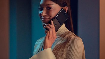 Motorala Razr bertama kali dirilis 2004. Lima belas tahun kemudian lahir kembali Motorola Razr. Foto: Digital Trends
