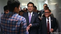 14 Nama calon hakim agung mengikuti tes wawancara terbuka. Setelah itu, KY akan memeras yang dinilai lolos menjadi hakim agung. Nama-nama itu kemudian akan disodorkan ke DPR untuk disetujui.
