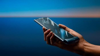 Motorola Razr mulai dijual 26 Desember mendatang di beberapa wilayah seharga USD 1.500 atau sekitar Rp 21 juta. Foto: Digital Trends