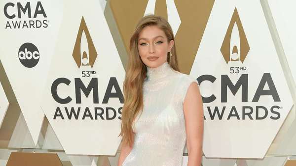 Mantul Gigi Hadid Usir Penyusup Di Acara Chanel