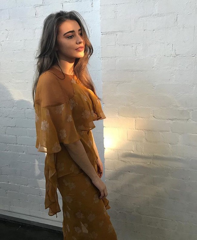 Hingga suatu ketika pada 29 Oktober 2019, ia merasakan mual dan sakit pada perutnya. Saat masuk kamar mandi itulah, bayinya lahir secara tak terduga. Foto: Instagram/@erinlangmaid