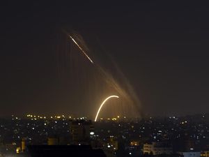 Detik-detik Israel Tembakkan Roket ke Jalur Gaza, 20 Orang Tewas
