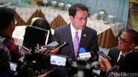 Aziz sempat menemui wartawan bersama Ketua KY Jaja Ahmad Jayus.