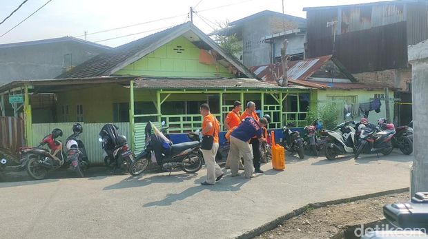  Tim Inafis dan Labfor kembali Geledah Rumah di Belawan terkait Bom Medan (Budi Warsito-detikcom)