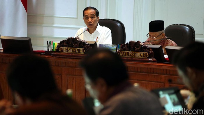 Presiden Joko Widodo (Jokowi) dan Wakil Presiden Maruf Amin bersama para menteri Kabinet Indonesia Maju menggelar Sidang Kabinet Paripurna di kantor Presiden, Jakarta, Kamis (14/11/2019). Sidang kabinet itu terkait Rencana Pembangunan Jangka Menengah Nasional (RPJMN) 2020-2024.