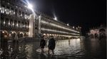 Aneka Potret Turis Kena Banjir di Venesia