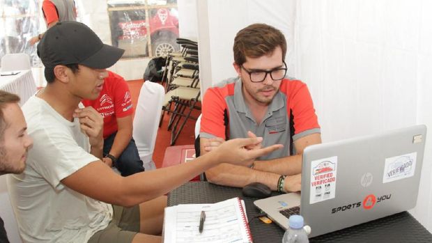 Sebelum Turun di Reli Medan, Sean Jajal Dulu Mobilnya