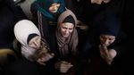 Tangisan Wanita Palestina di Tengah Gempuran Israel