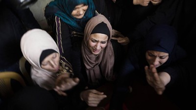 Tangisan Wanita Palestina di Tengah Gempuran Israel