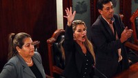 Morales mengecam pengumuman deklarasi Áñez sebagai presiden sementara Bolivia itu dengan mengatakan wanita tersebut sebagai senator sayap kanan yang menginginkan kudeta. Juan Karita/AP Photo.