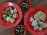Mantap! Pempek Palembang Dicelup Kuah Cuko Ada di 5 Tempat Ini